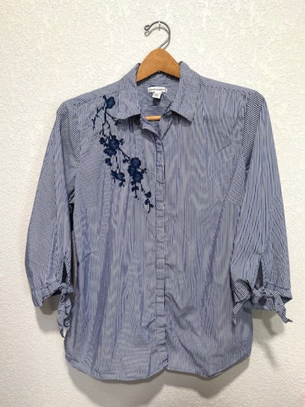 Croft&Barrow Womens Button-Up Shirt Long Sleeve Floral Embroider Striped Size L